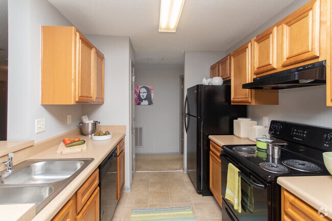 2BR, 1BA - 900SF - Villages at Carver