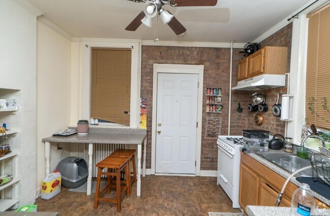 Building Photo - 359 Hamilton St Rental
