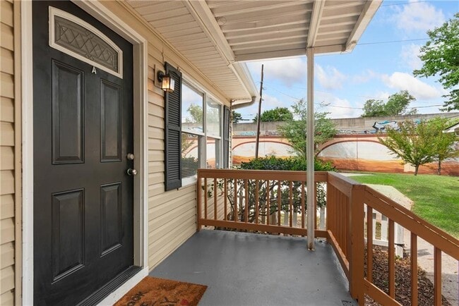 Photo - 2051 College Ave NE