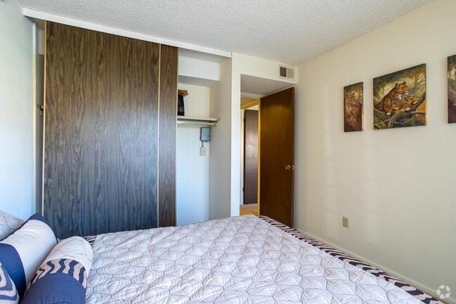 2BR, 1BA - 900 SF Model