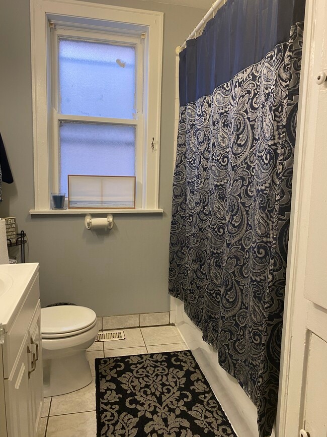 Photo - 1931 Wesley Ave