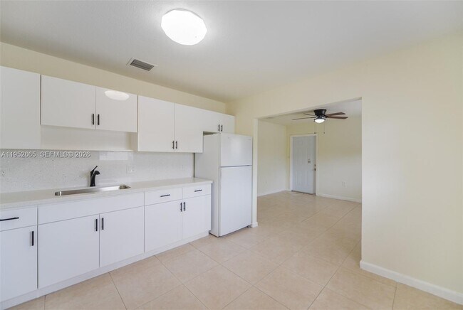 Photo - 6320 NW 1st Pl Unit 6322