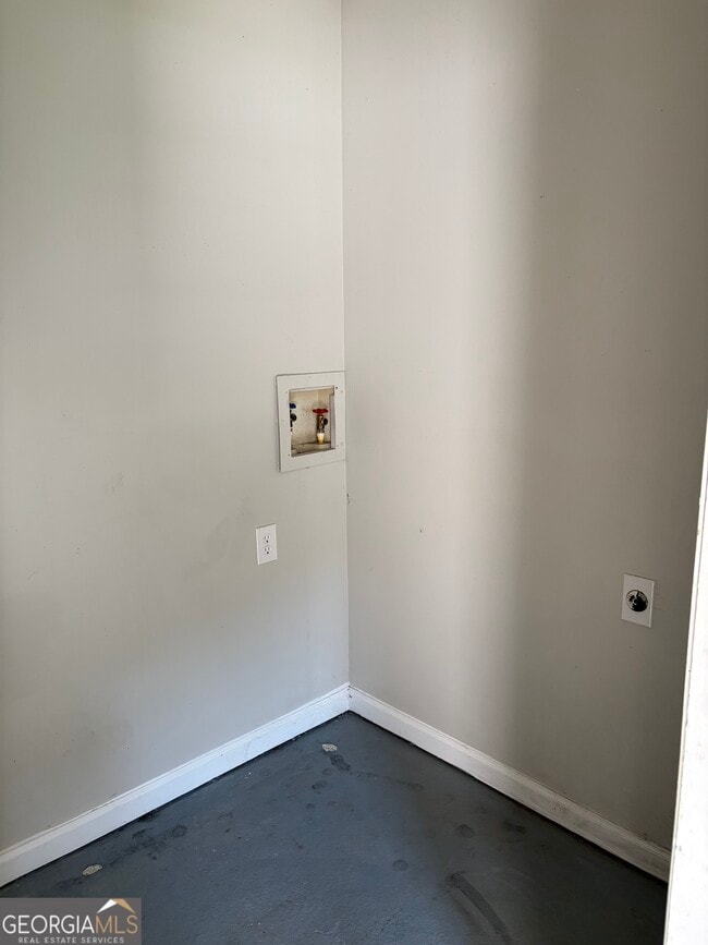 Photo - 736 Morningside Ln