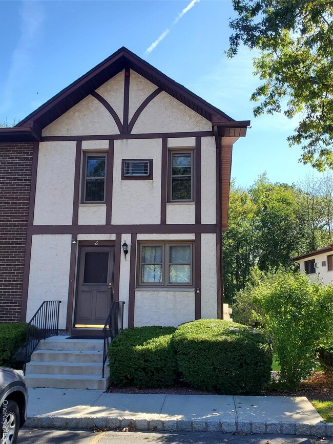 Building Photo - 12/8 N Rte 303 Unit 6 Rental