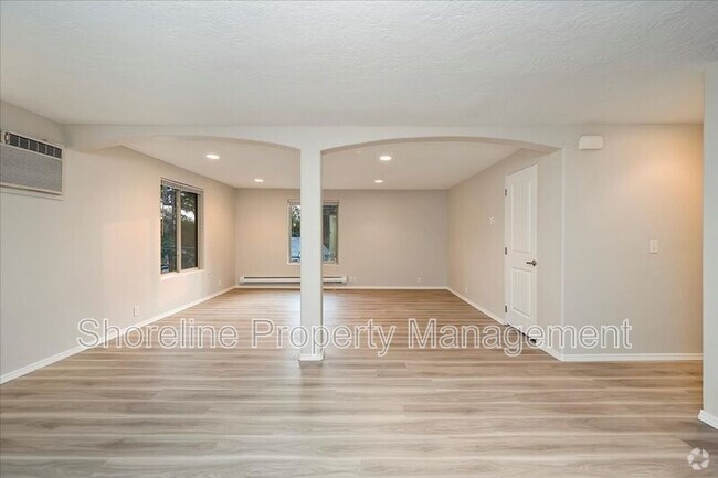 Building Photo - 2111 Brittany Ln Rental