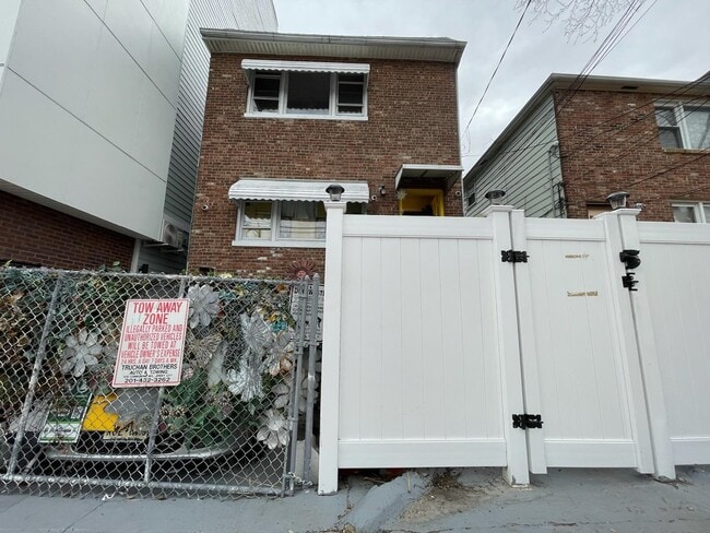 Building Photo - 28 McAdoo Ave Unit 2 Rental