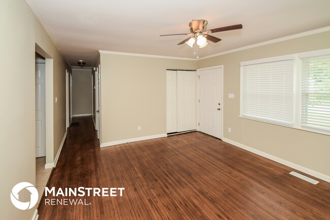 Photo - 135 Winnetka Way