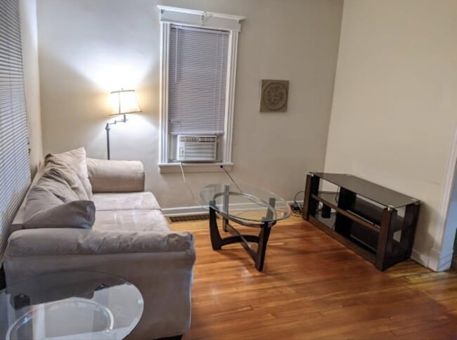 Building Photo - 103 Beethoven St Unit 1 (Left ) Rental