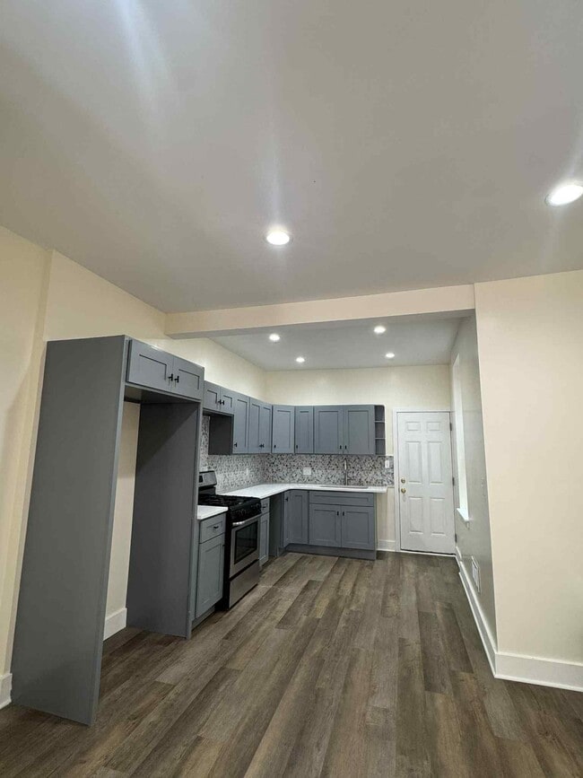 Photo - 1960 N Patton St