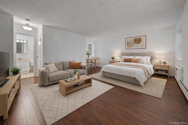 Photo - 4 Consulate Dr