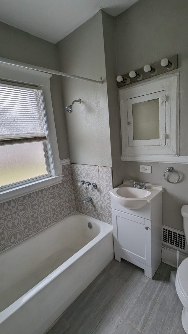 Photo - 534 Holbrook St Unit 1