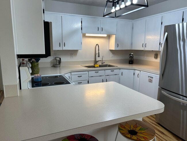 Photo - 1095 Canal Ave