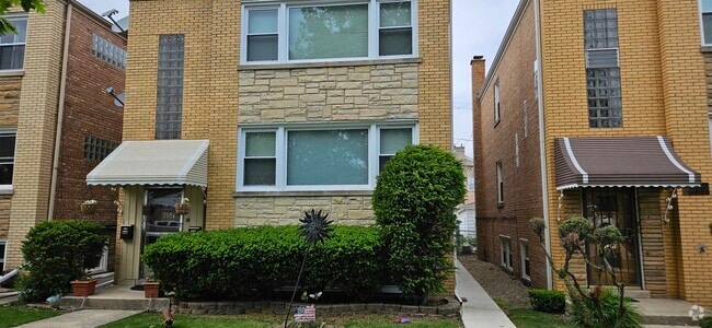 Building Photo - 7504 W Devon Ave Rental