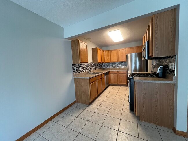 1172 Rose Dr