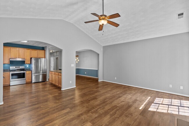 Photo - 2560 Golden Maple Dr