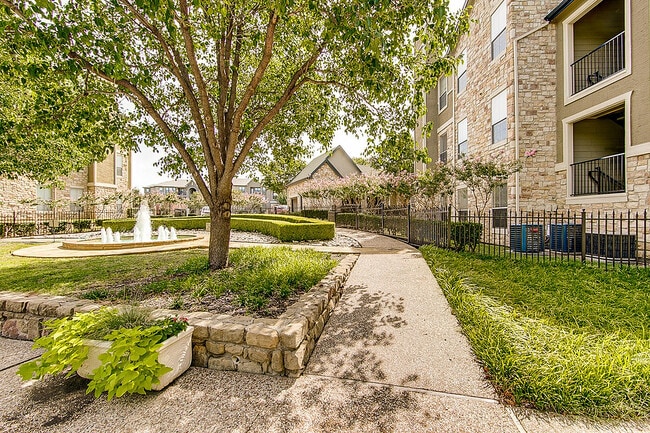 1, 2, 3 Bedroom Apartments in Frisco, TX - Stonebriar of Frisco