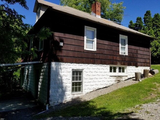 Building Photo - 377 Gilmore St Unit 377B Rental