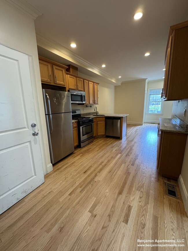 Photo - 25 Lothrop St Unit 1