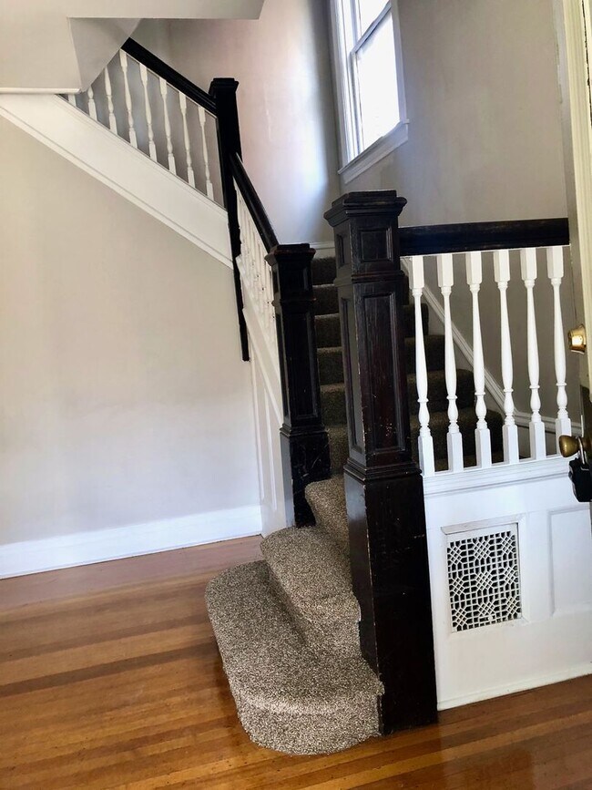 Photo - *** Amazing Shadyside Apartment * Walk to everything * Pet Friendly * Duplex Style Apartment * Lu... Unit 2