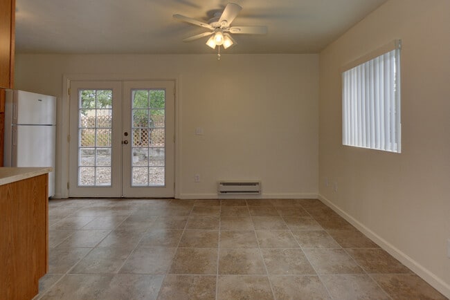 Photo - 114 N Willow St Unit B  (Back House)