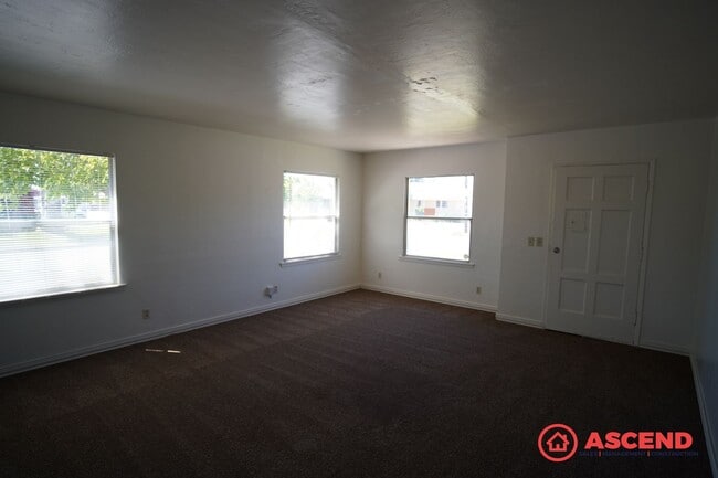 Photo - 2 Bed / 1 Bath Home with Solar – Convenient Bakersfield Location