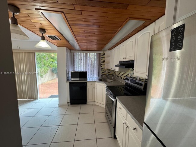 Photo - 9155 Fontainebleau Blvd