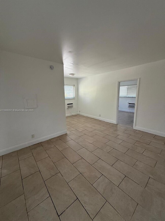 Building Photo - 7155 Rue Notre Dame Unit 6