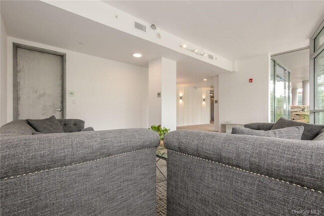 Photo - 250 Central Park Ave Unidad 5C