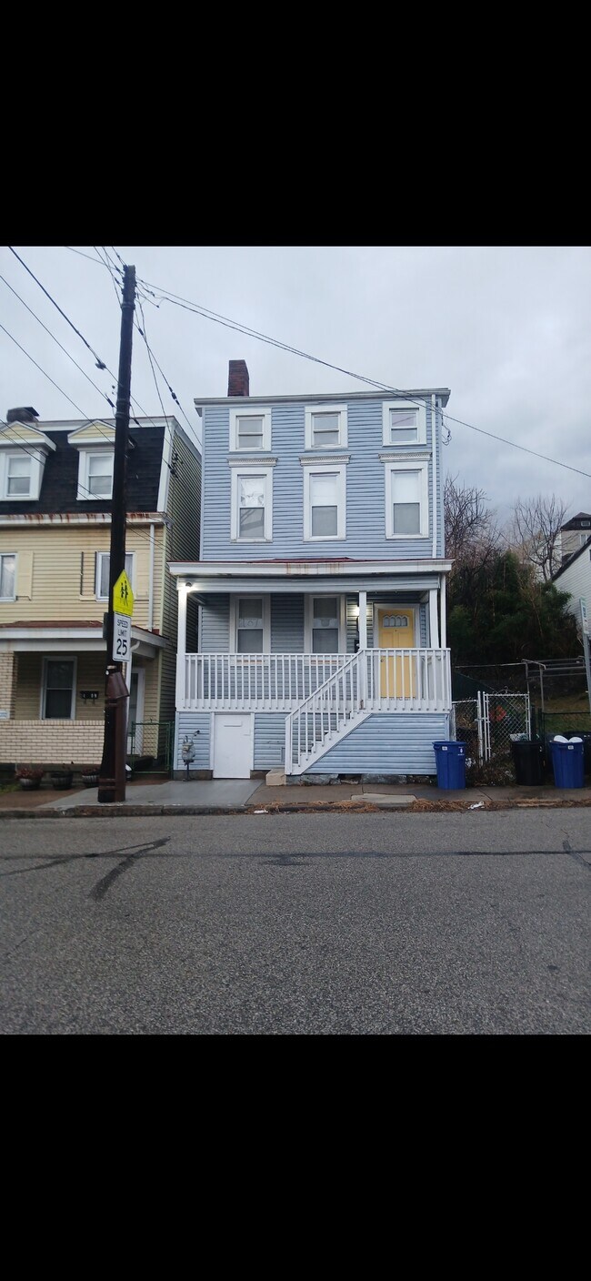 Photo - 2411 Spring St