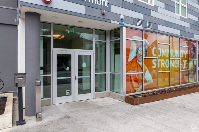 Entrada residencial - Vermont Corridor Apartments