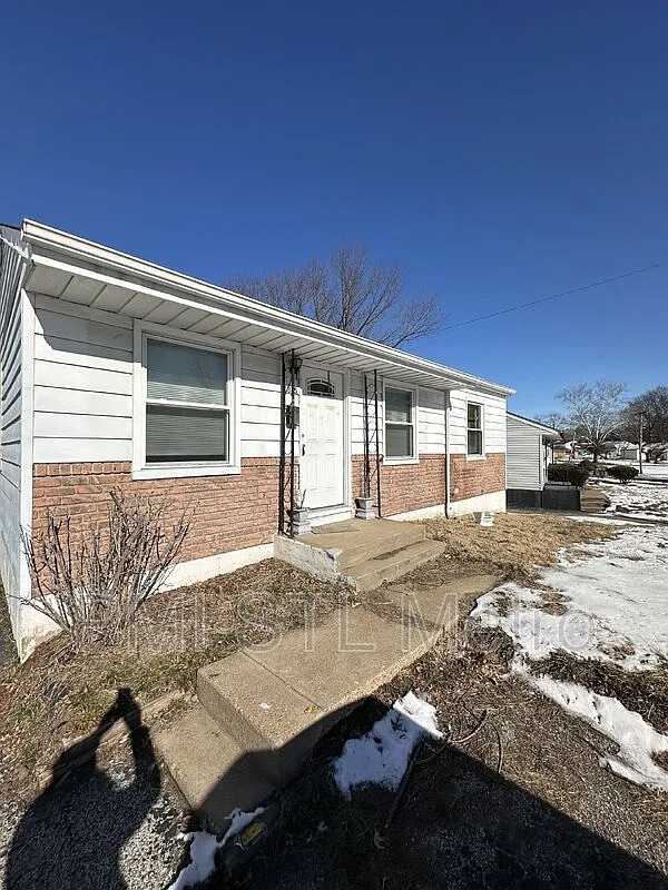 Photo - 325 Caithness Rd