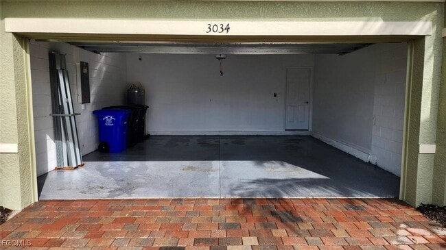 Building Photo - 3034 Royal Gardens Ave