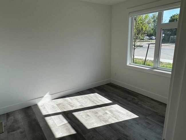 Photo - 320 Mills Rd Unit 4