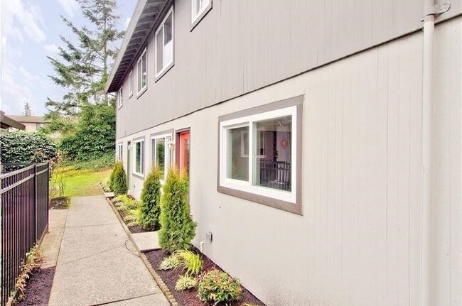 Photo - 3017 NE 140th St