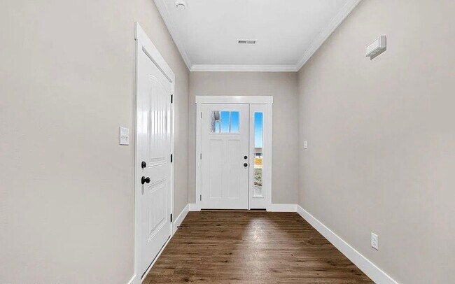 Photo - 719 Haig St