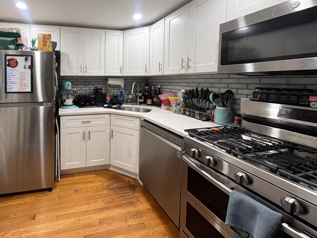 Building Photo - 86 W 3rd St Unit 1