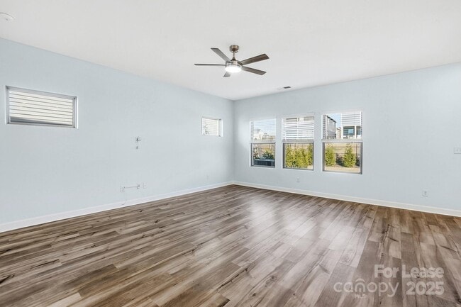 Photo - 3909 Woodland View Dr