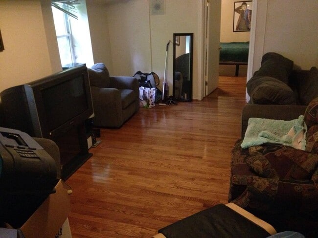 Building Photo - 4116 Spruce St Unit #1R Rental
