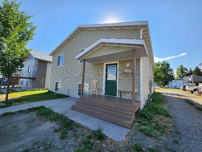 Building Photo - 212 9th St Rental
