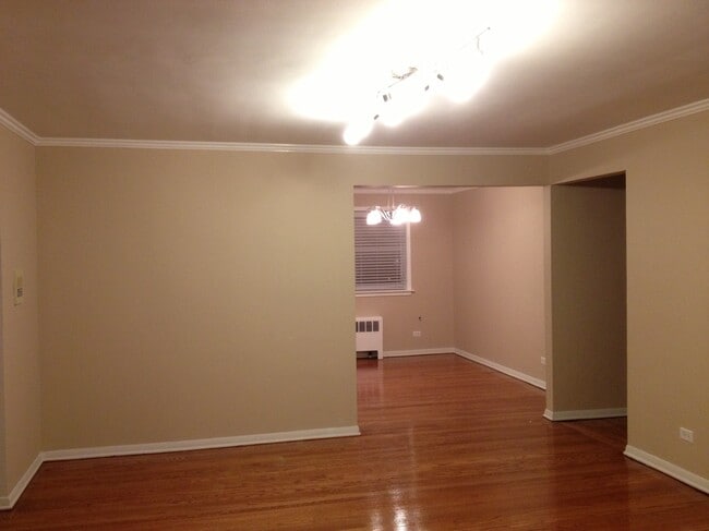 Building Photo - 7423 N Ridge Blvd Unit 1H