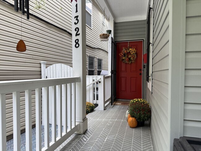 Photo - 1328 Morris Rd SE