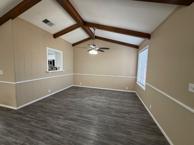 Photo - "Charming 2-Bed, 2-Bath Duplex 1,250 Sq Ft of Comfort in Lubbock!" Unidad B