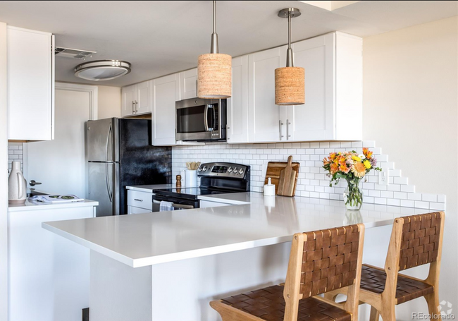 Building Photo - Updated 2 Bed 2 Bath in Denver's Mayfair N... Unit 104 Rental
