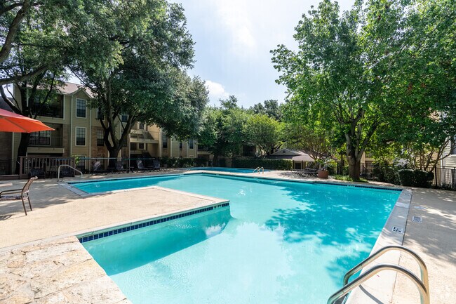 Resort Style Pool - Magnolia Court Apartments