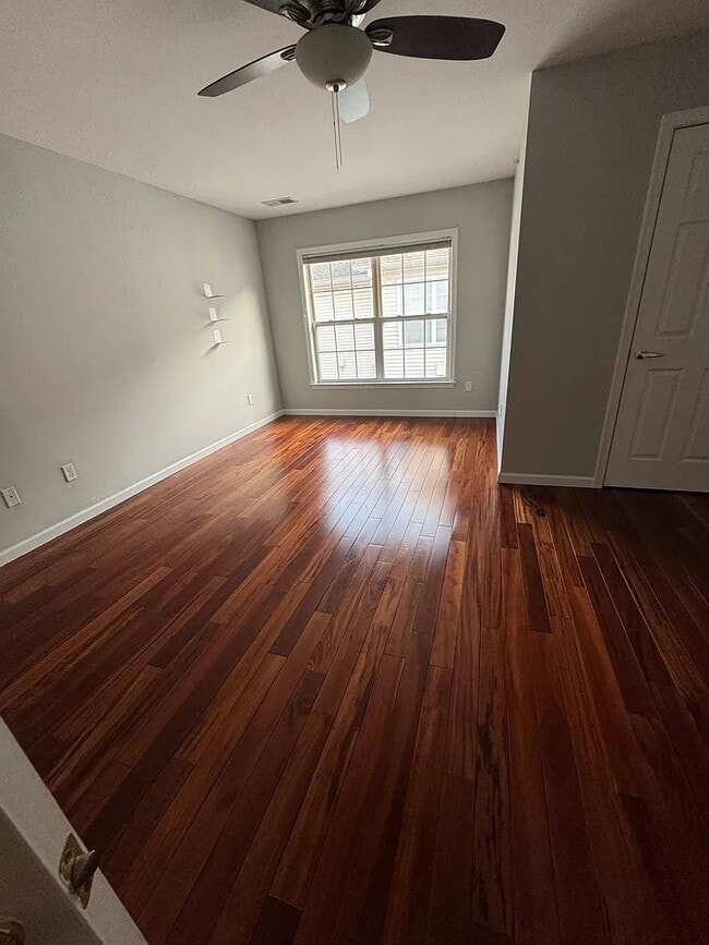 Photo - 201 Dey St