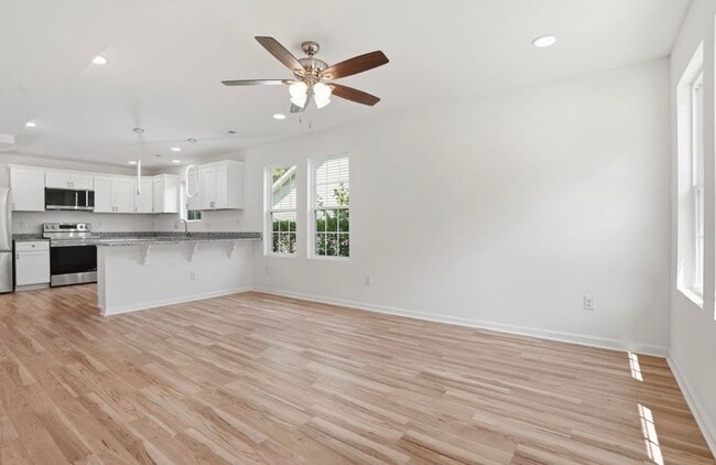 Photo - 516 Singletary St SE
