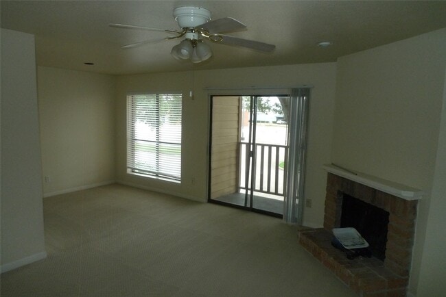 Building Photo - 16111 Aspenglenn Dr Unit 108 Rental
