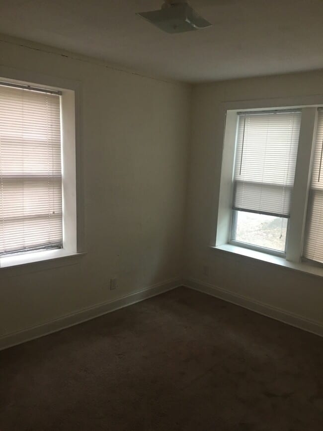 Photo - 711 E 37th St Unit 711