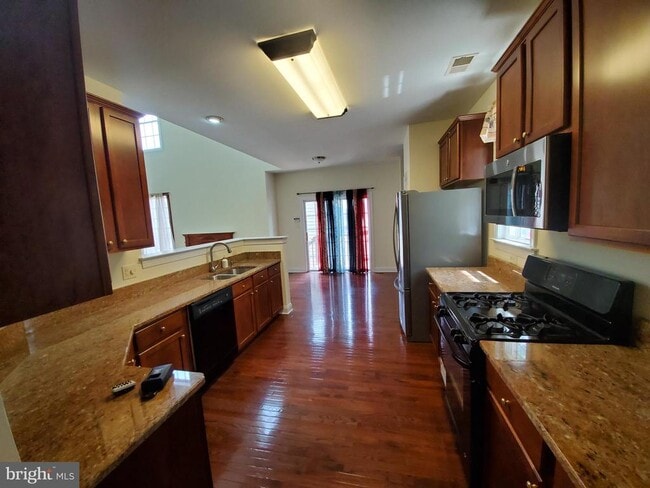 Photo - 102 Burnet Crescent