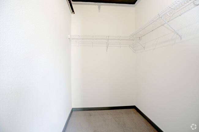 2BD, 2BA -788 SF